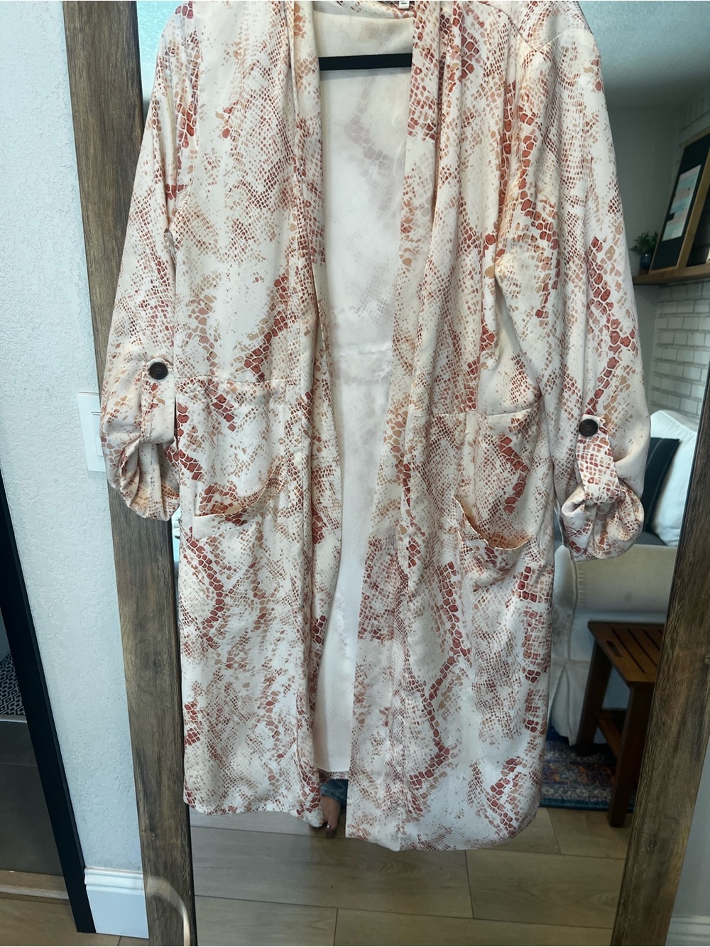 Lightweight Cream & Rust Snake-Print Robe jacket - Picture 3 of 8